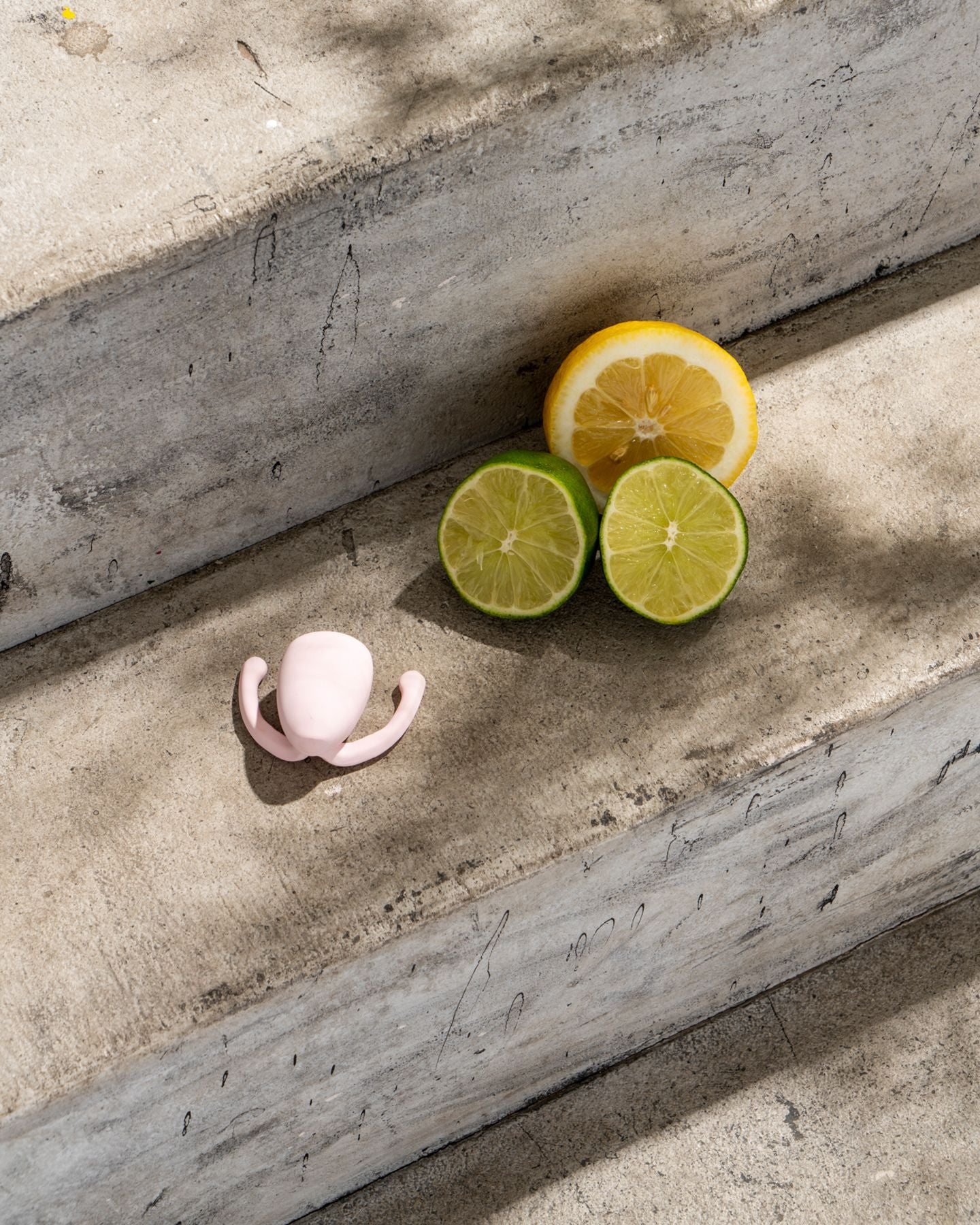 Dame Eva II Hands Free Vibrator in pink