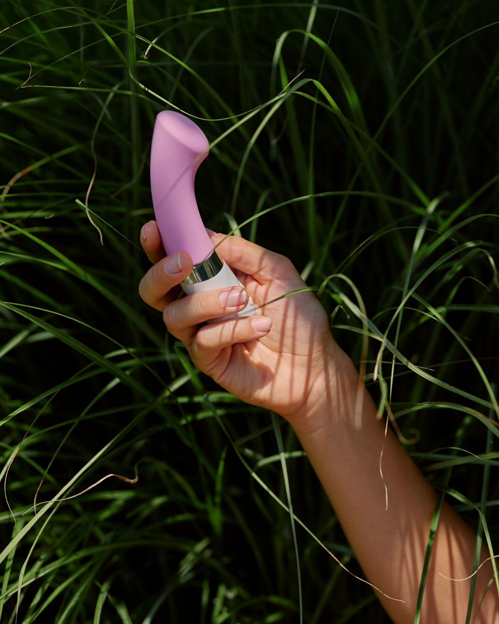 Lelo Gigi 2 G-Spot Vibrator in pink