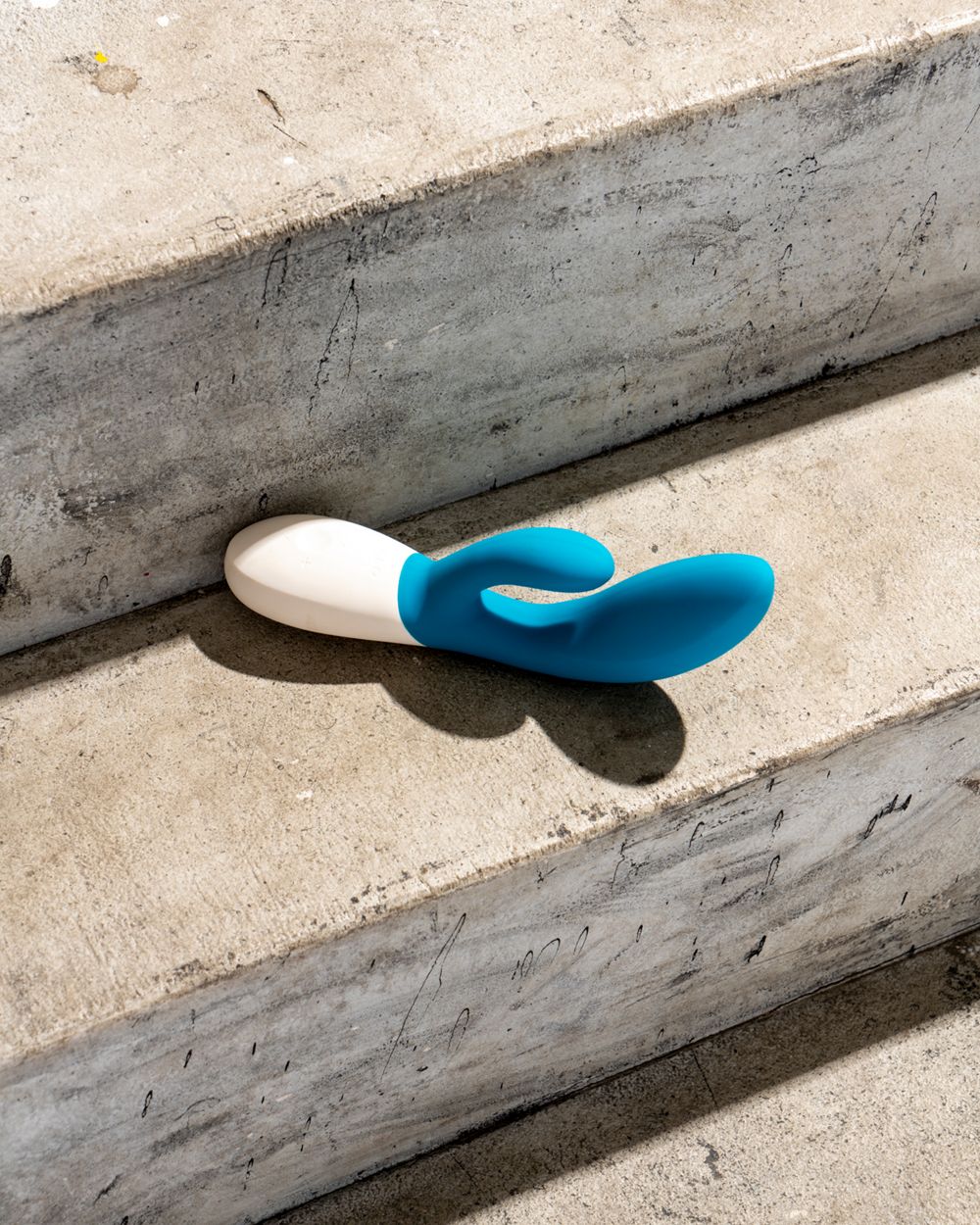 Lelo Ina Wave Rabbit Vibrator in blue