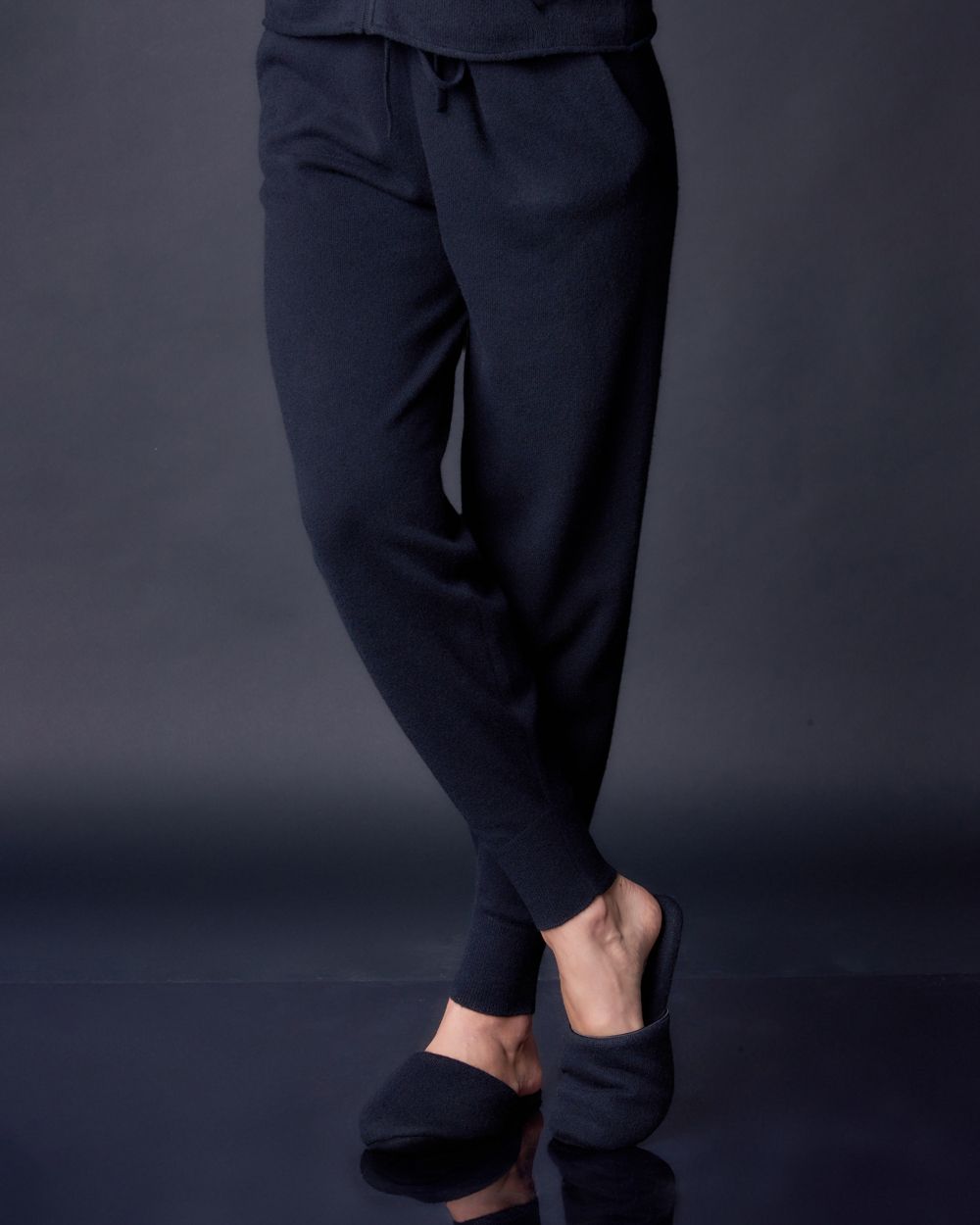 Arlotta Classic Cashmere Slide in black