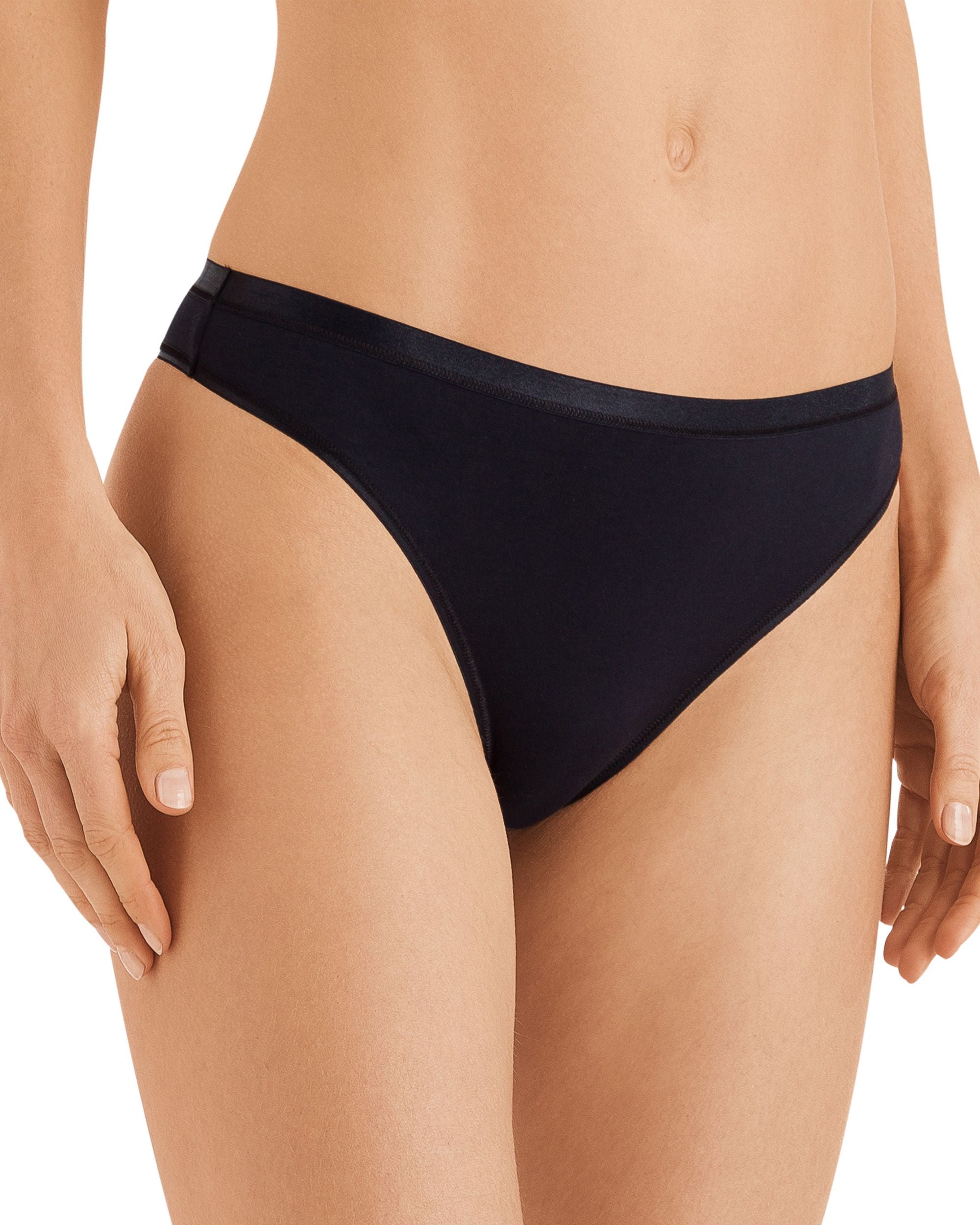 Hanro Cotton Sensation Thong in black