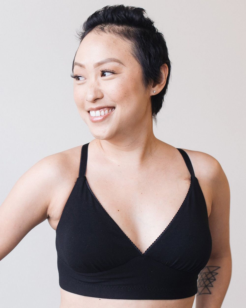 MakeMerry Pocketed Plunge Bra in black