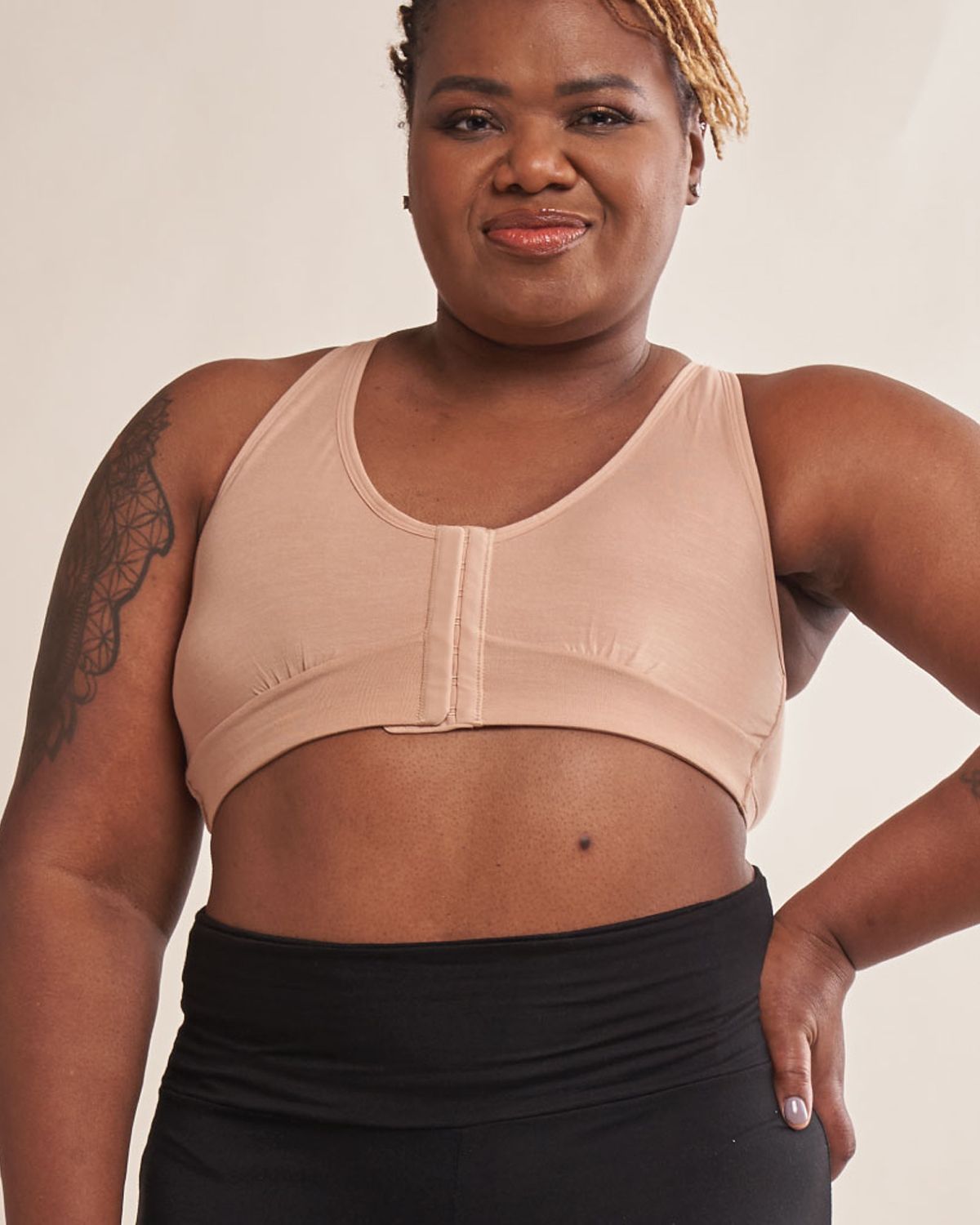 AnaOno Rora Pocketed Front Close Bralette in beige