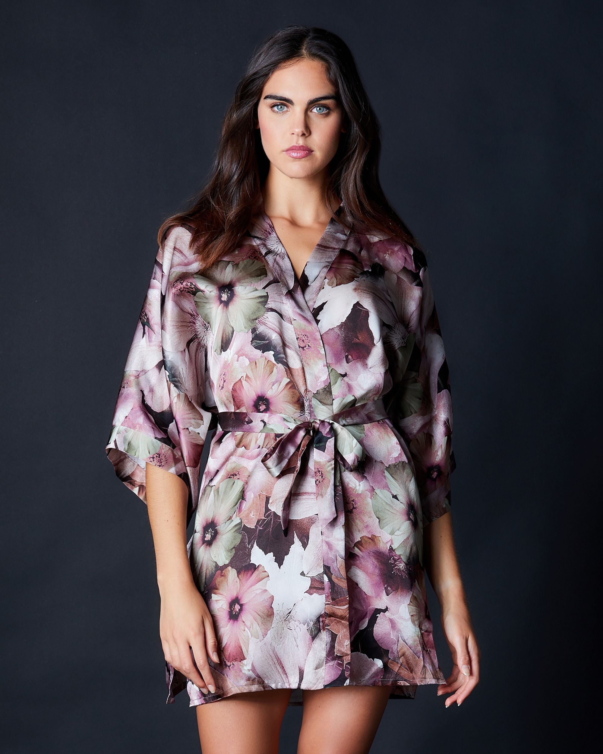 Samantha Chang Silk Classic Short Kimono in pink