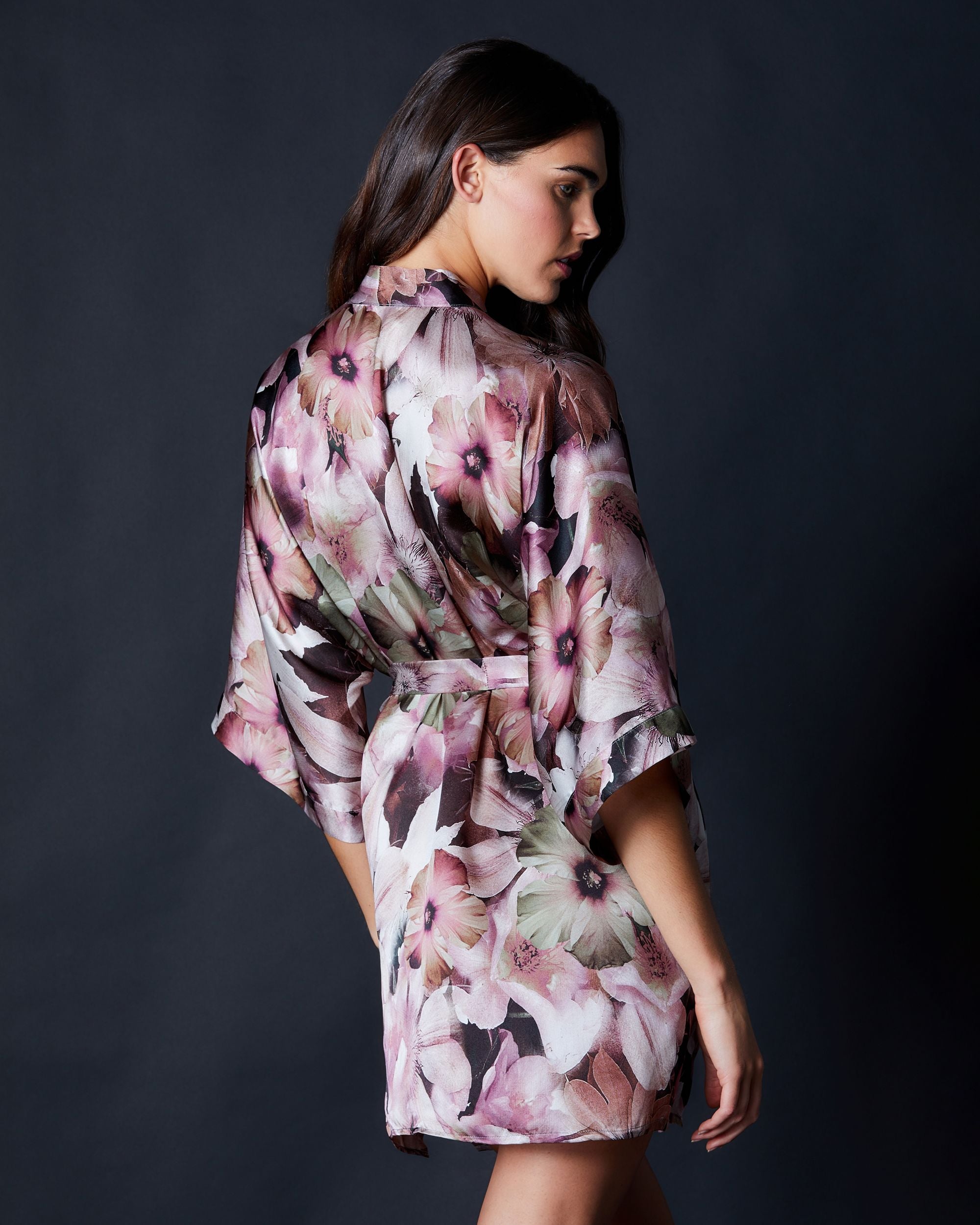 Samantha Chang Silk Classic Short Kimono in pink