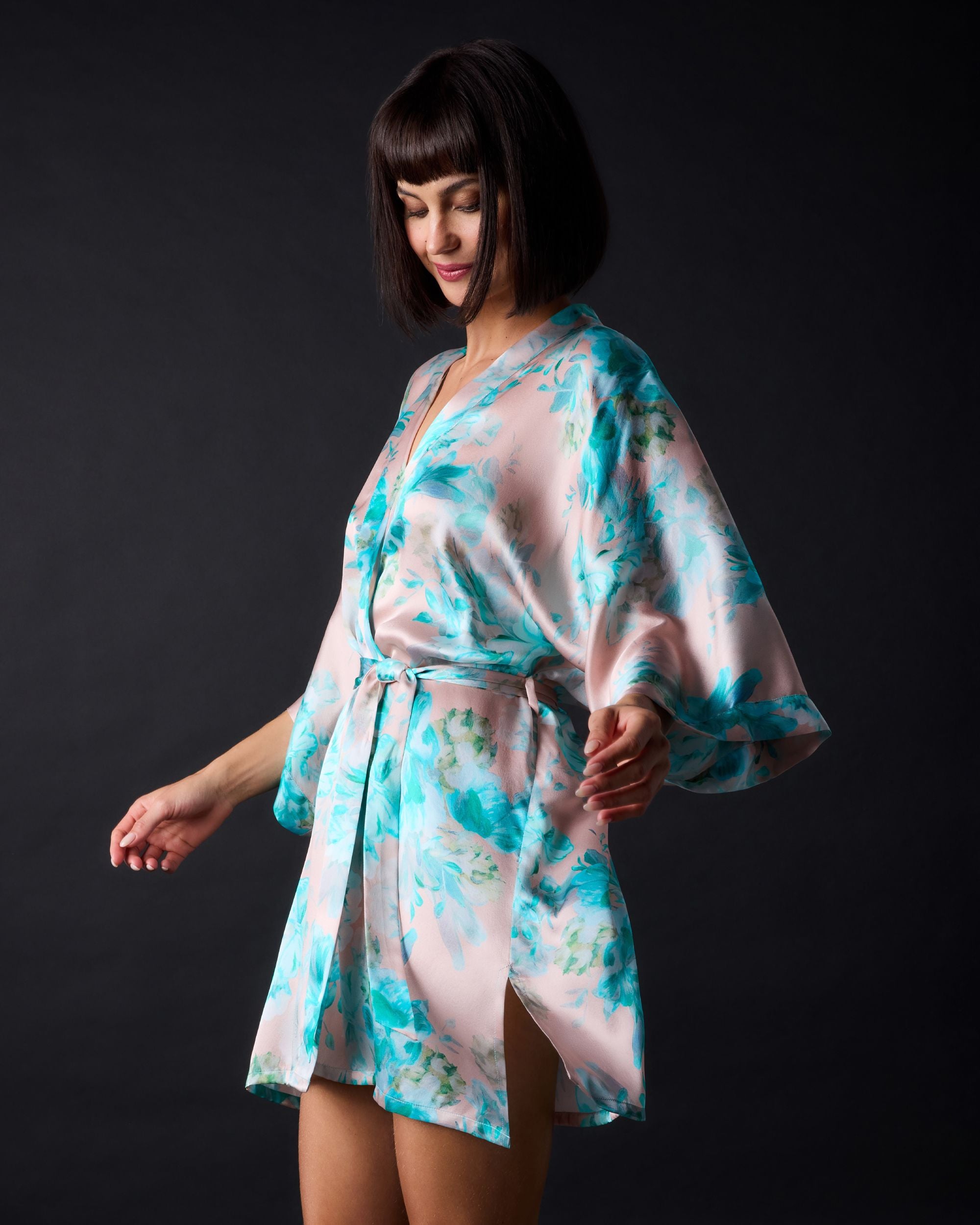 Samantha Chang Silk Classic Short Kimono in blue