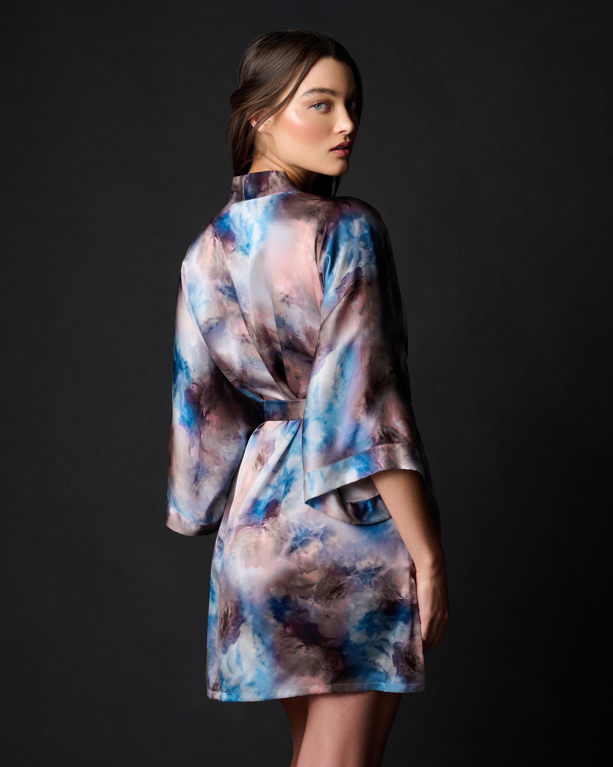 Samantha Chang Silk Classic Short Kimono in pink