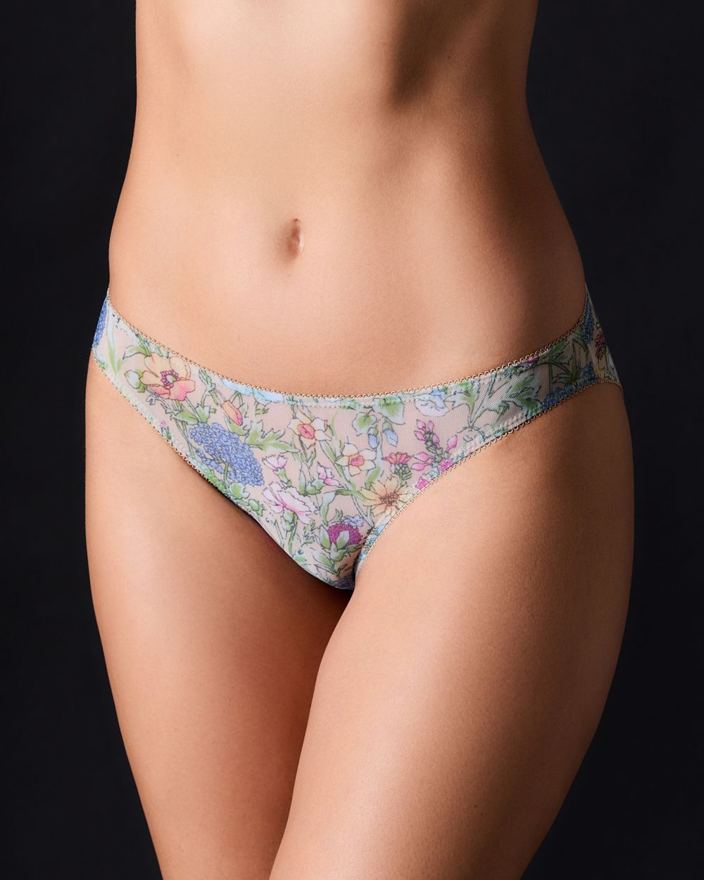 Underprotection Rania Briefs in beige