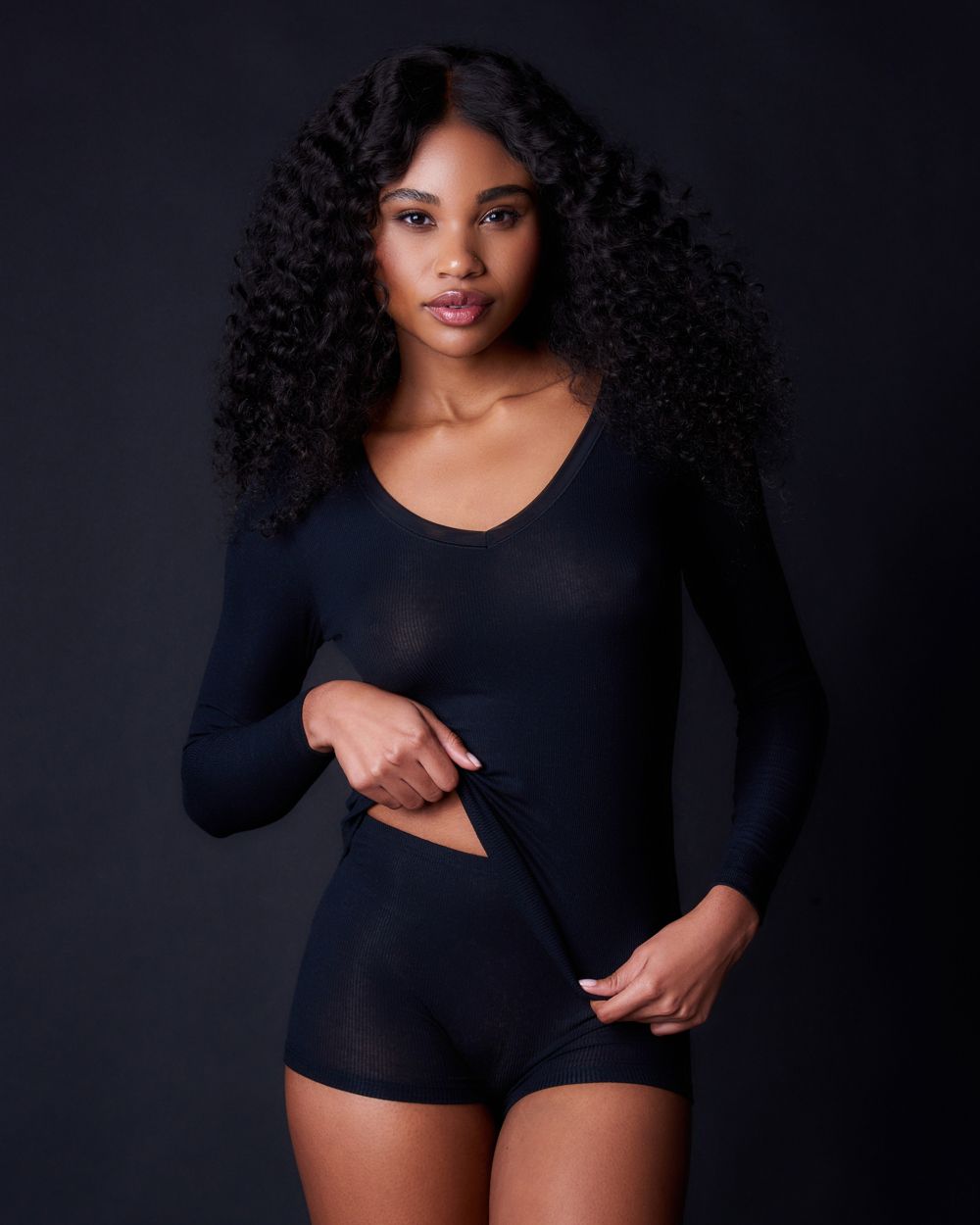 Collezione Privata Fine Rib V Neck Long Sleeve in black