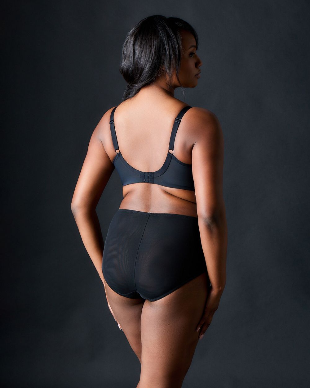 Elomi Brianna Underwire Plunge Bra in black