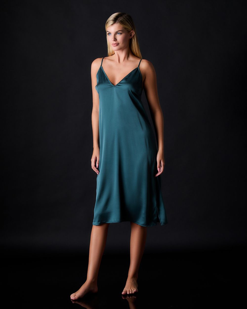 Skin Sandwashed Silk Tess Chemise in green