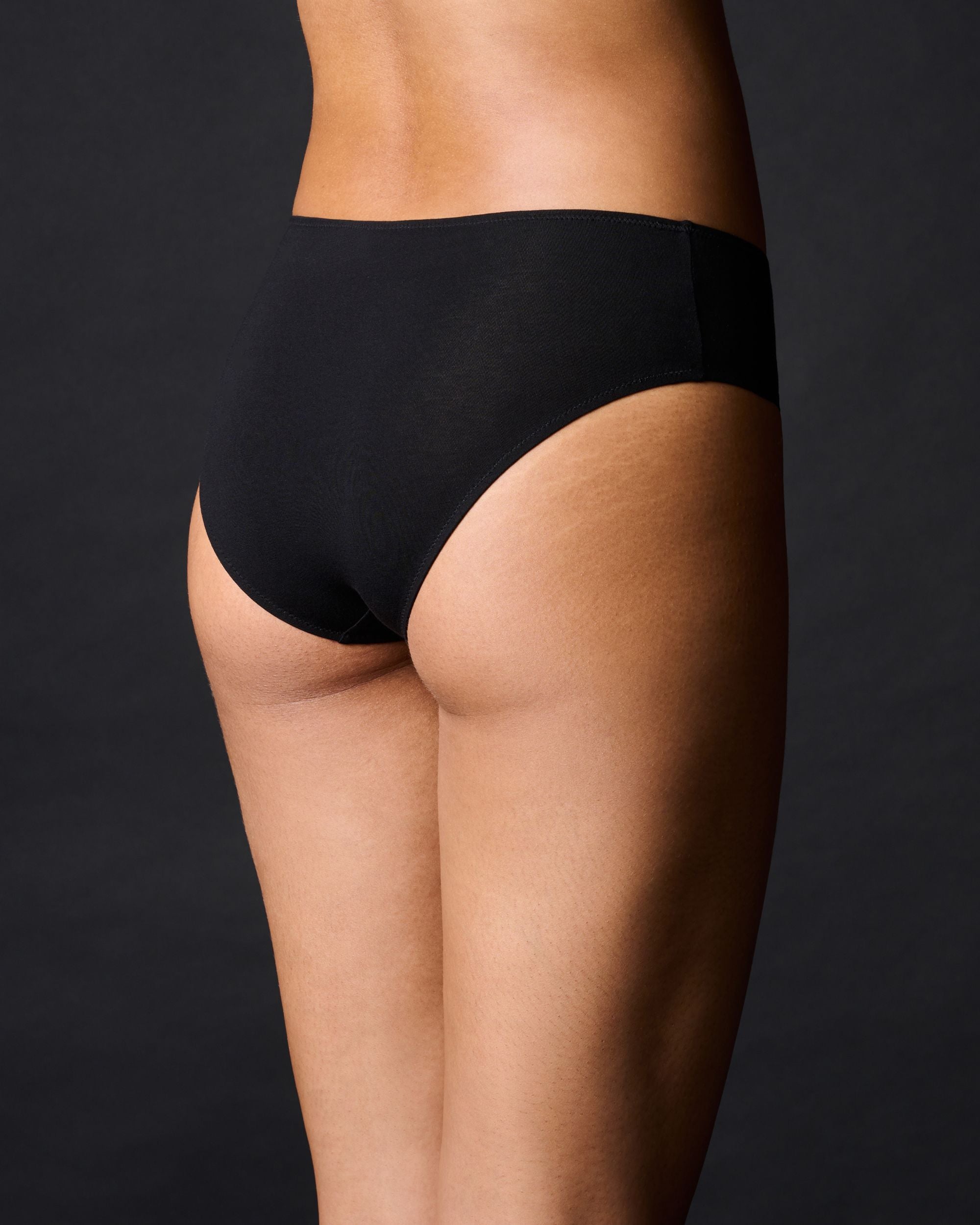 Skin Whisper Weight Galia Hipster in black