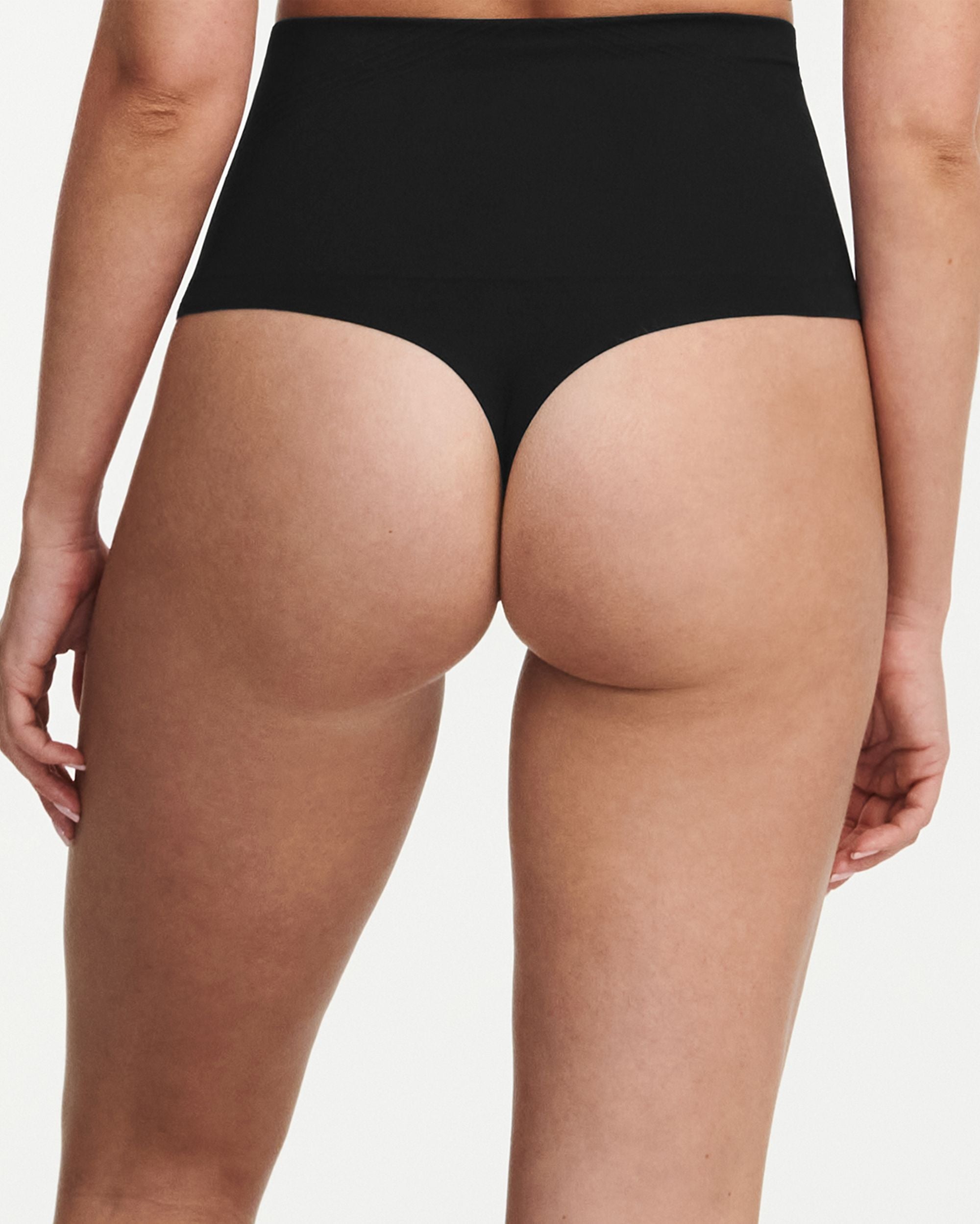 Chantelle Smooth Comfort Shaping Thong in black