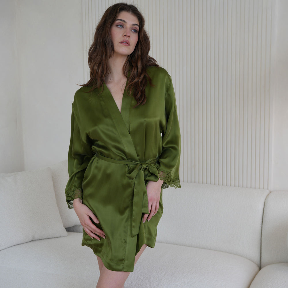 Silk Robe in black | huit-lingerie