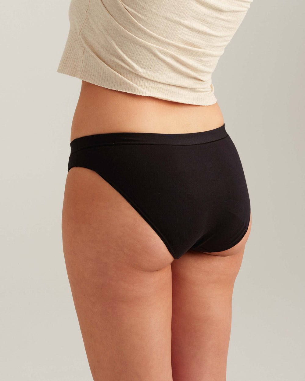 Leakproof Comfort Bikini in black | Saalt