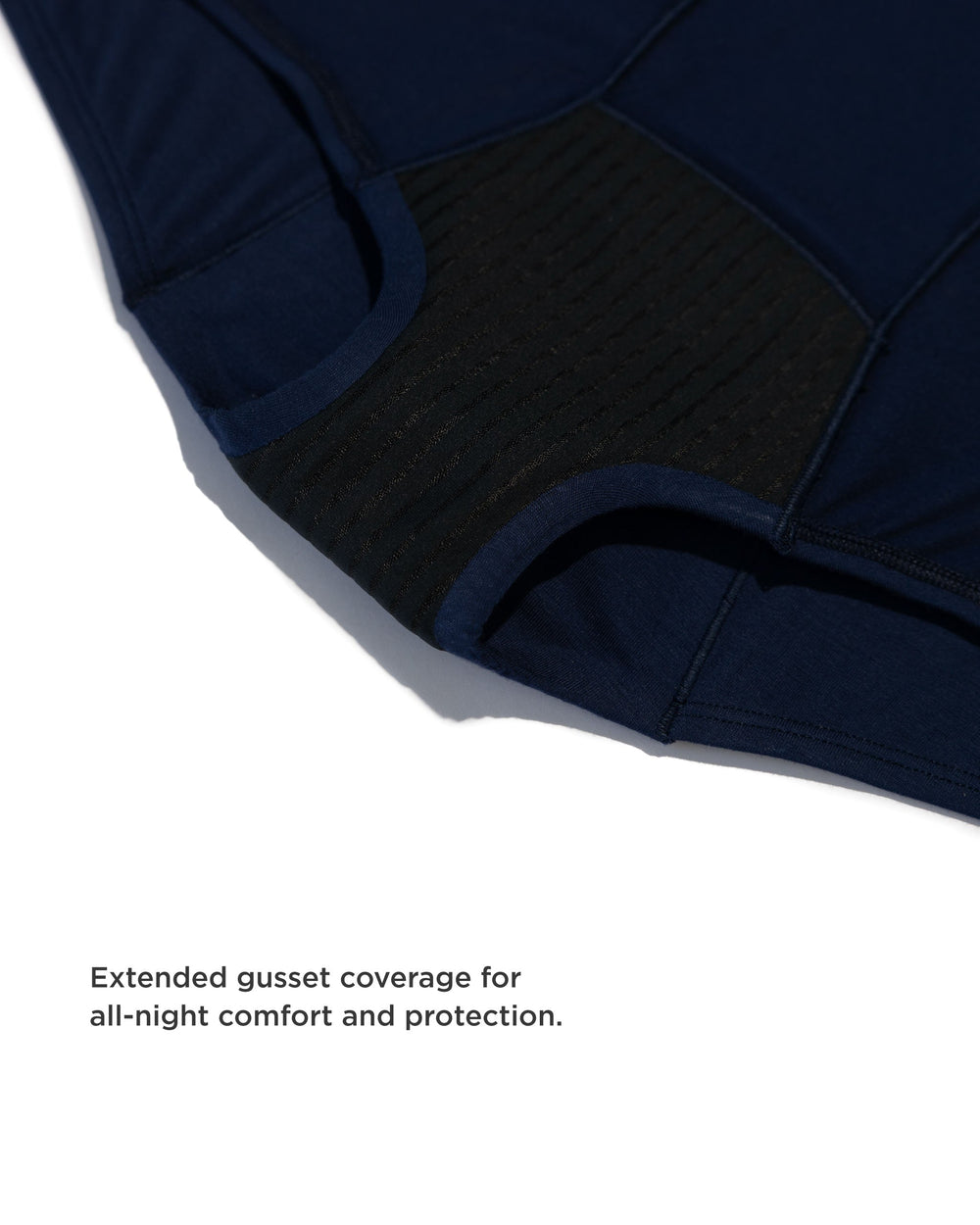 Leakproof Comfort CloudShort in black | Saalt