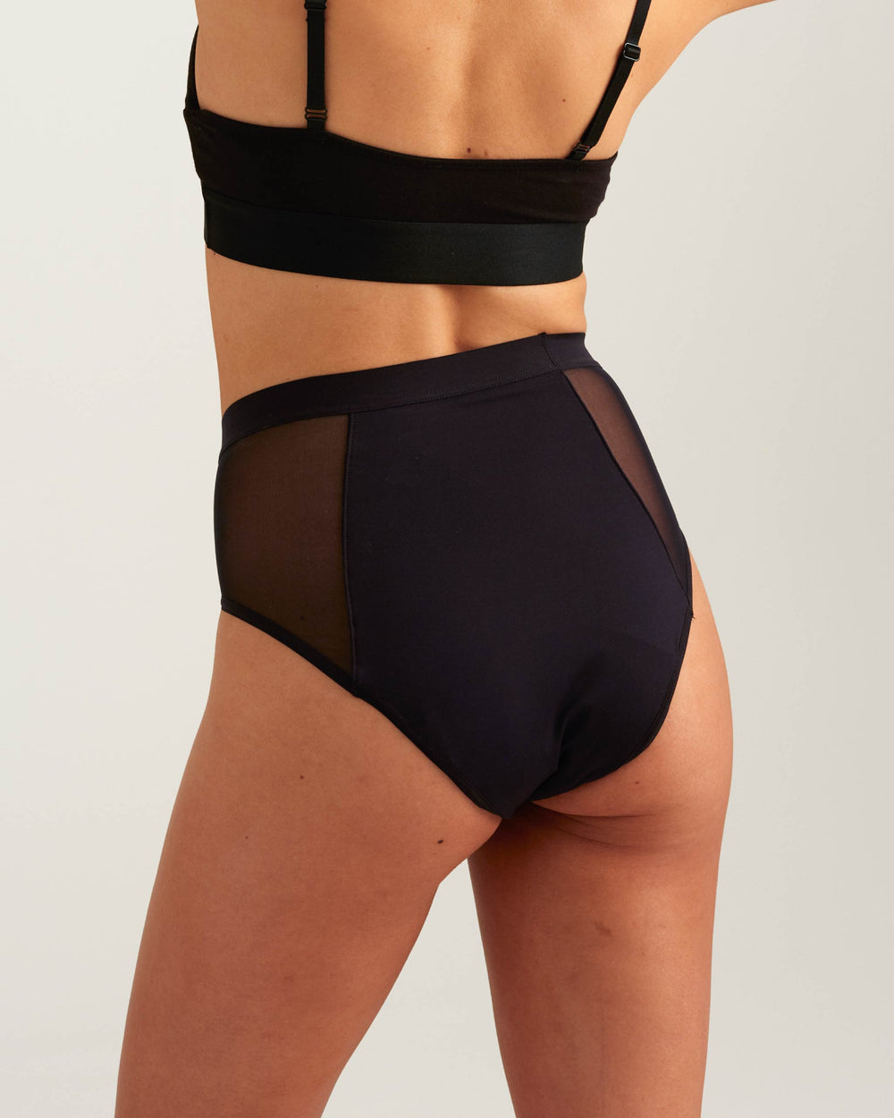 Leakproof French Cut High Waist in black | Saalt