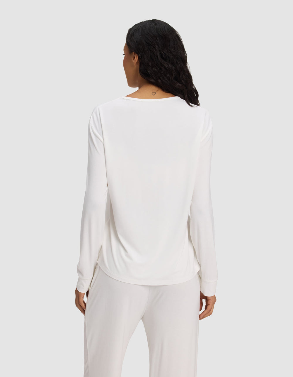 Women's Bamboo Stretch-Knit Long Sleeve Lounge Tee in black | Cozy Earth