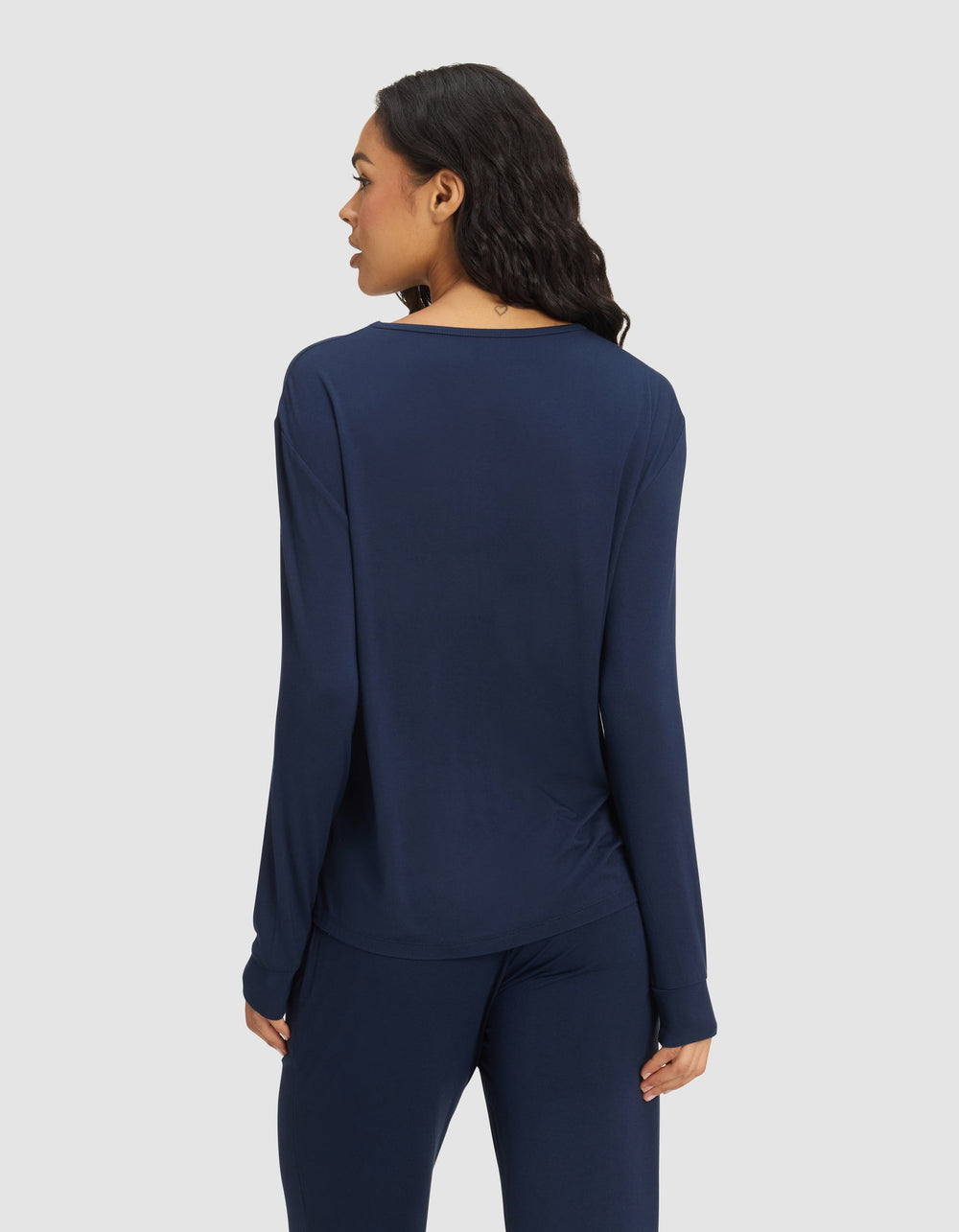 Women's Bamboo Stretch-Knit Long Sleeve Lounge Tee in black | Cozy Earth