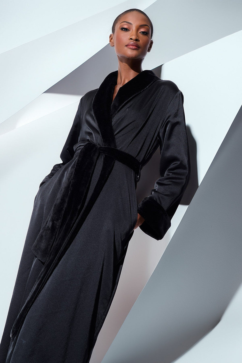 Satin Plush Robe in black | Natori
