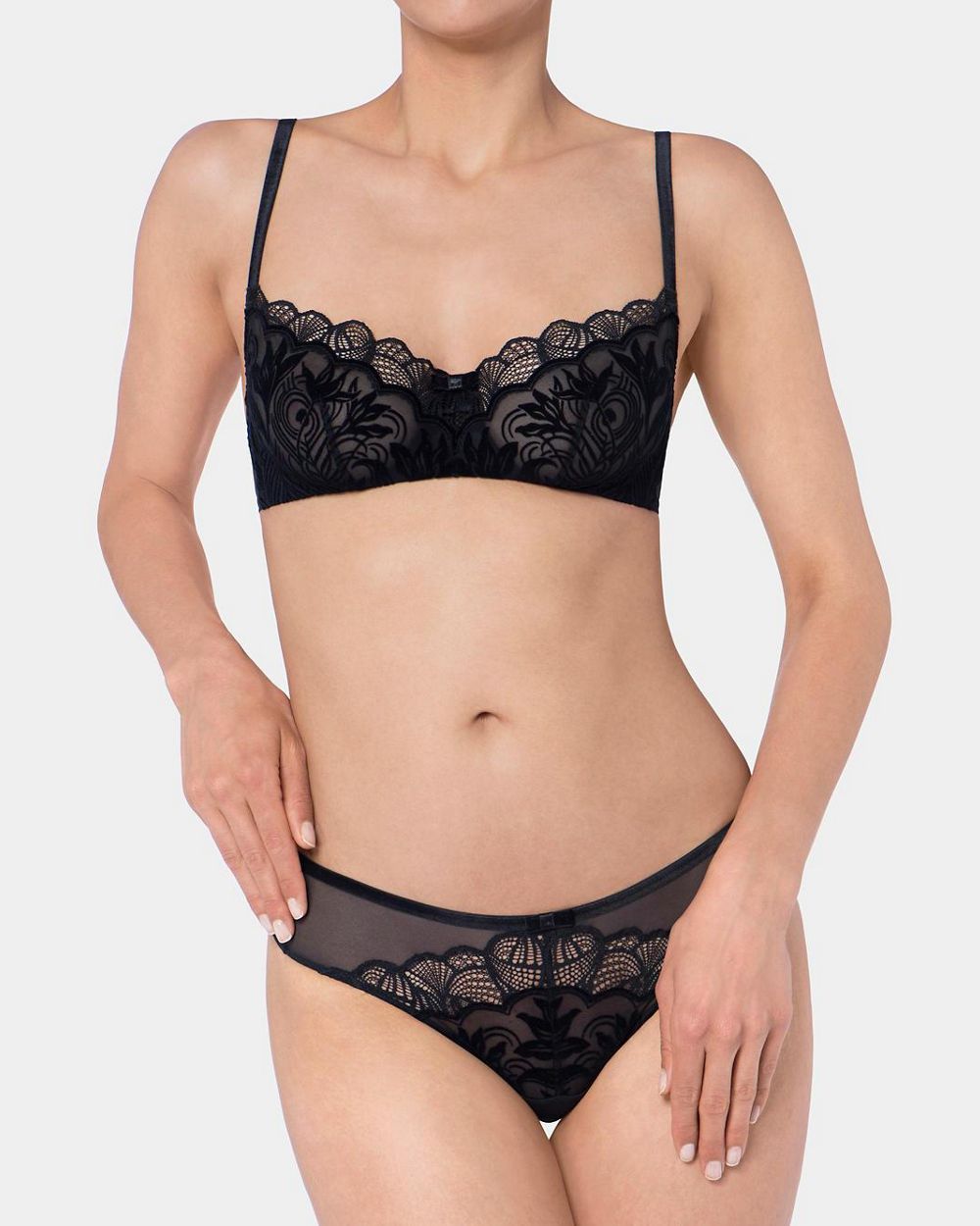 Triumph Velvet Spotlight Underwire Bra in black
