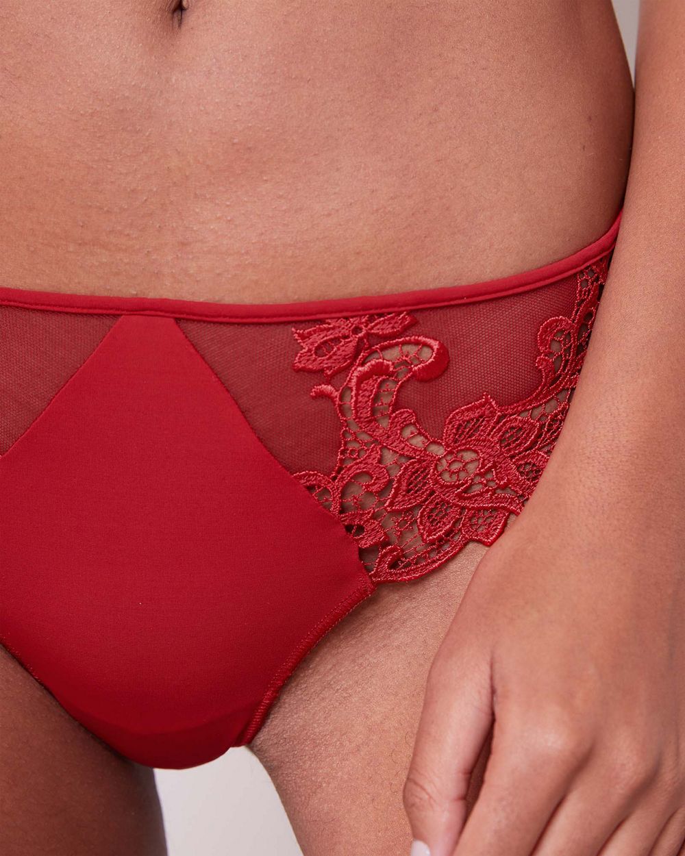 Simone Perele Saga Tattoo Thong in red