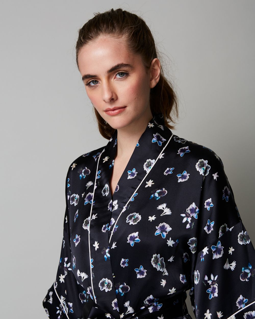 Violet & Wren Night Flower Piped Kimono in blue