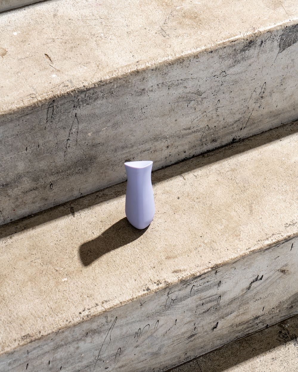 Dame Kip Lipstick Vibrator in purple