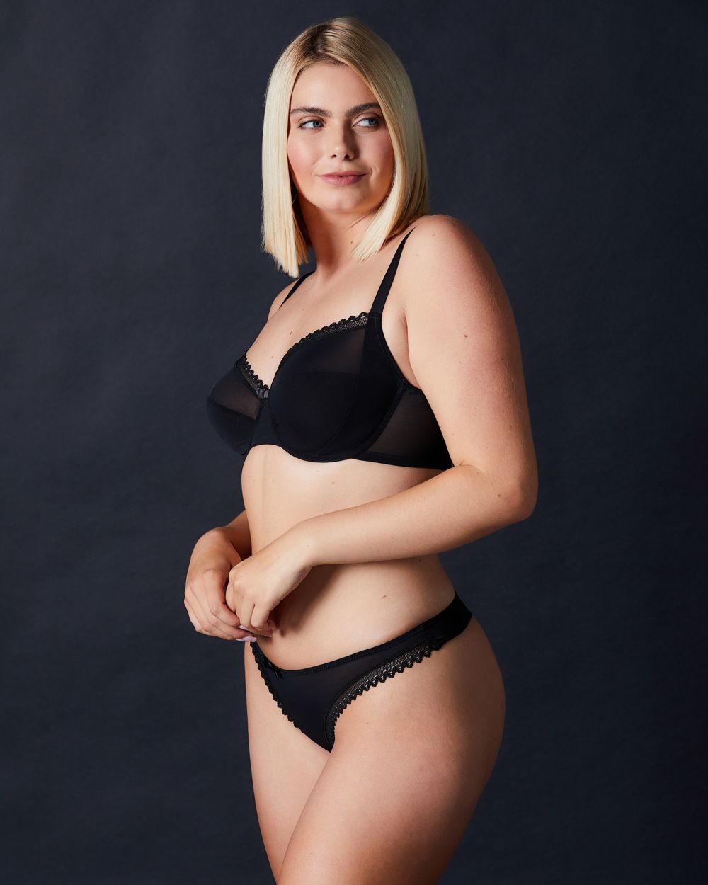 Lou Oxygene Thong in black