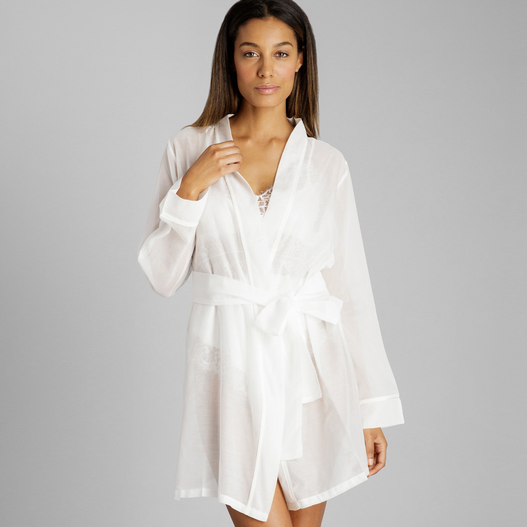 Salua Classic Robe in white