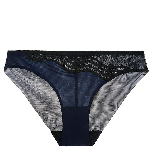 Huit En Cavale Brief